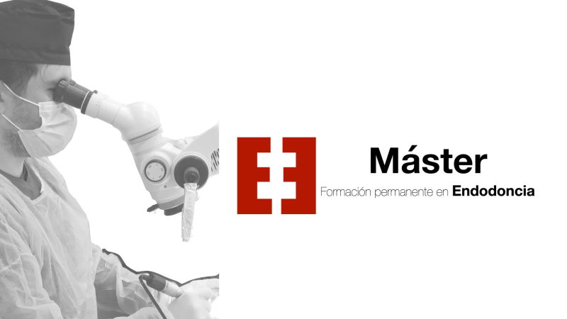 Endodoncia Investigador mirando a través de un microscopio